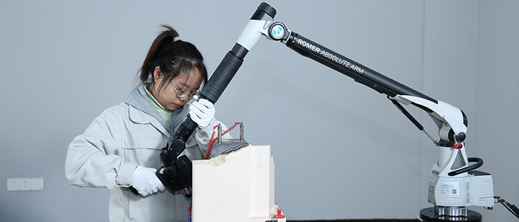 Articulated arm blue light scanner